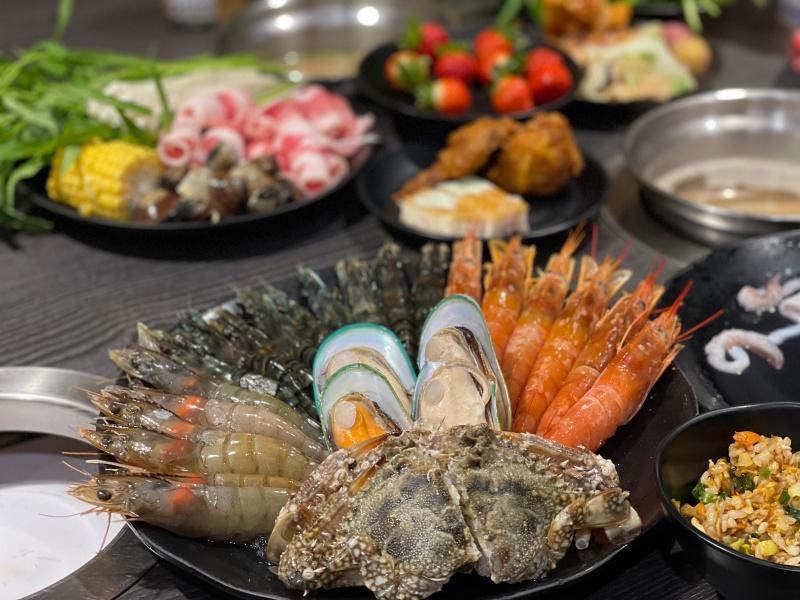 新千葉火鍋-西門町店「蝦蟹控的天堂」活動,只要點C餐649元即可享用多種海鮮吃到飽。(圖/千葉火鍋提