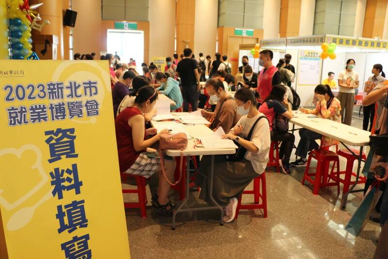 新北市政府將於10月17日上午10點至下午2點,在市府6樓大禮堂舉辦就業博覽會。(勞工局提供)