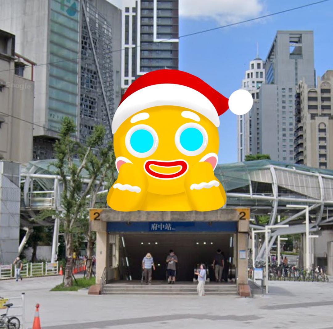 巨型薑餅人戴著可愛的紅色耶誕帽,帶來無限歡樂。(圖/新北市政府提供)