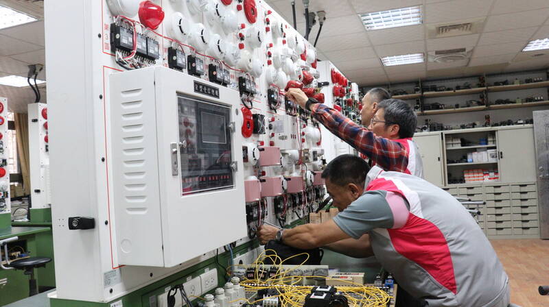 雲嘉南分署自辦職前訓練有電機、電子、營建、機械4大職群超過30個職類,有興趣民眾可上官網查詢。(斗六