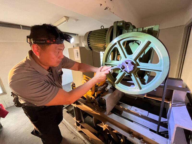 45歲魏天佑結訓後,立即進入業界工作才半年月薪已過50K,中年成功轉職。(斗六就業中心提供)