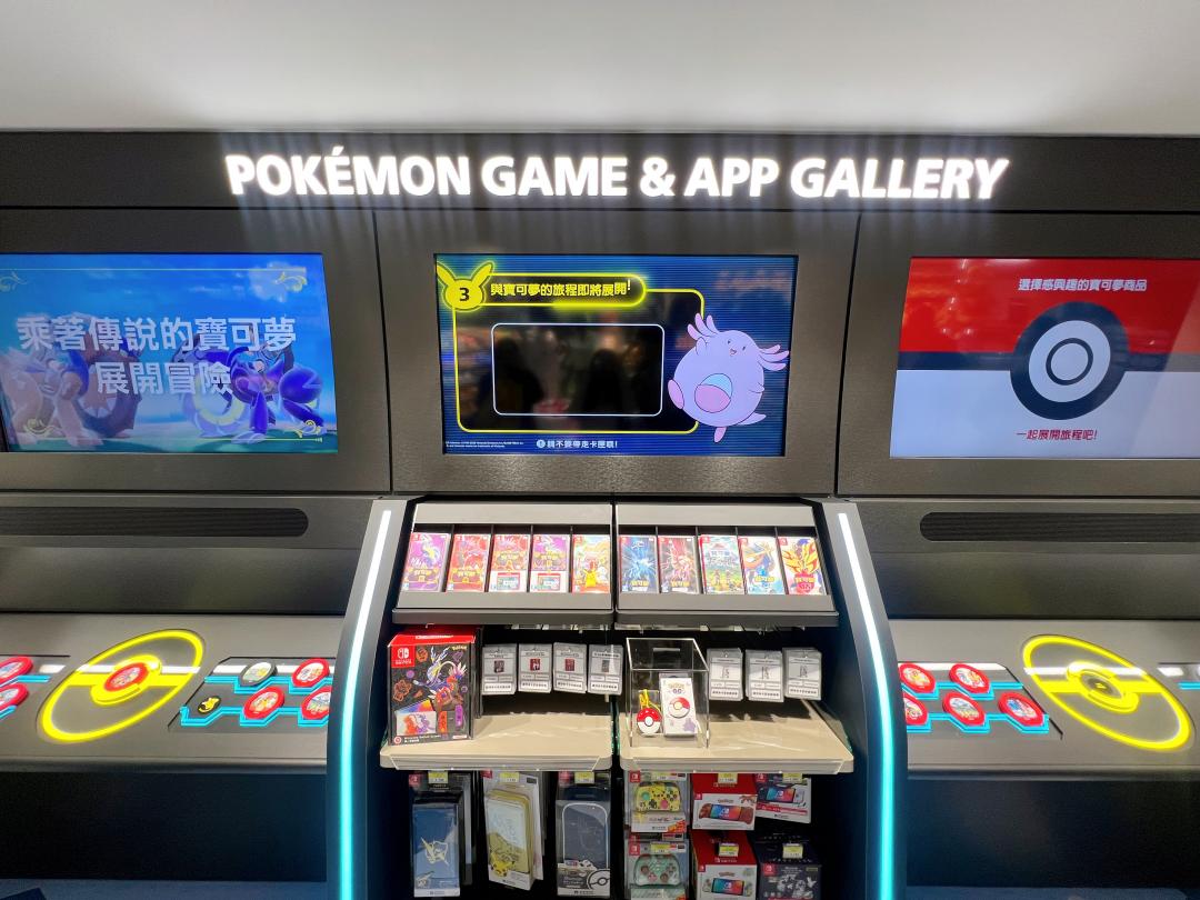 將寶可夢光碟遊戲片放於機器中,會播放宣傳影片。(圖/記者郭宣暄攝)