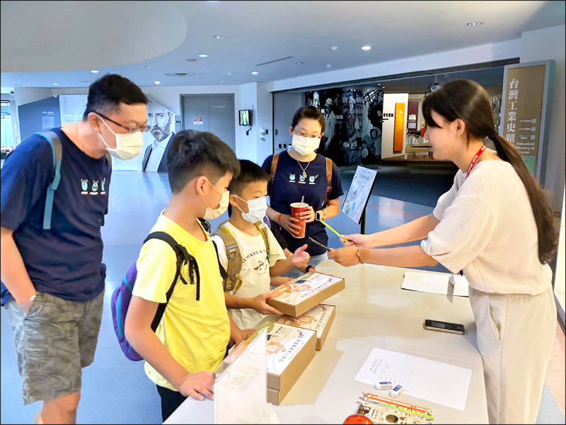 大學生看過來!教育部今年大增公部門見習機會至750人次。(教育部提供)