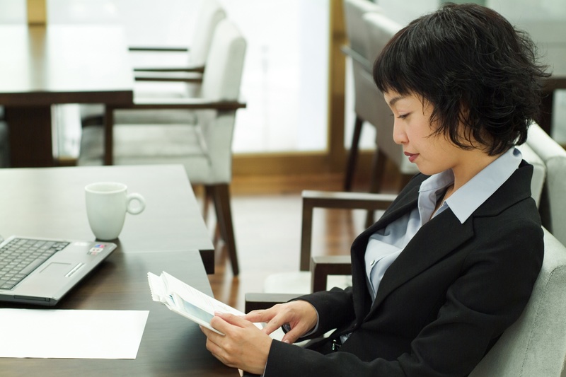 網友發文說,自己從事行政工作,扣除勞健保,月薪不到3萬,示意圖。(情境照)