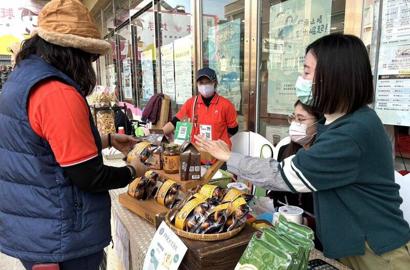徵才活動現場邀請地方社區多元單位展售特色農產品及手作體驗,有興趣的民眾可先線上報名,額滿為止。(圖由