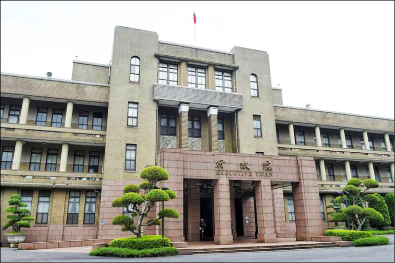 為配合立法院上月三讀的「紀念日及節日實施條例」,行政院人事總處近期修正相關處理要點,未來只補假、不補