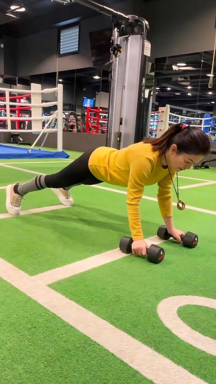 受勞動部產投課程啟發健身的子淇,除改善尾椎不適舊疾,還成功轉職運動按摩講師。(勞動部雲嘉南分署提供)