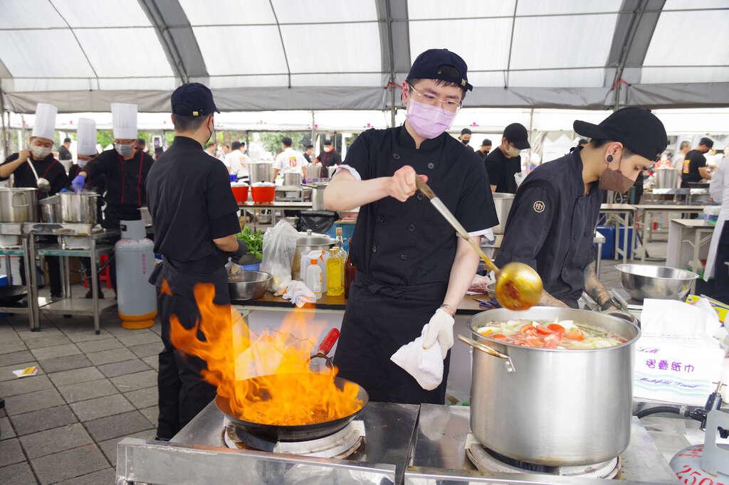 「2025台北國際牛肉麵節」為期3天競賽活動,有鮮食組與調理包組,選出各組競賽年度最佳牛肉麵。(圖/