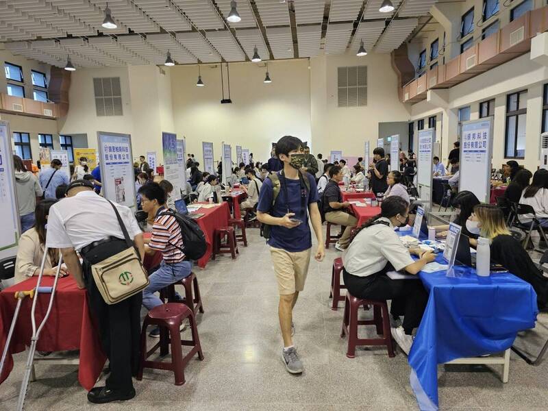 新竹徵才大進擊!9/16的徵才活動,有光電業者釋出工程師職缺,薪資上看75K。(資料照)