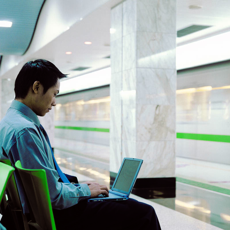 網友發文說,自己畢業後在台北當行政助理,雖然生活簡單、開銷保守,卻無法存錢,甚至因突發狀況而開始預借