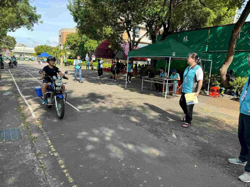 森林護管員須通過第一階段檔車騎乘等測驗。(圖由嘉義分署提供)