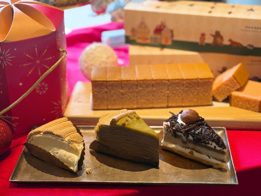 耶誕甜點由左而右為「栗子波士頓派」130元、「開心果巧克力千層薄餅」180元、「栗子可可提拉米蘇」1