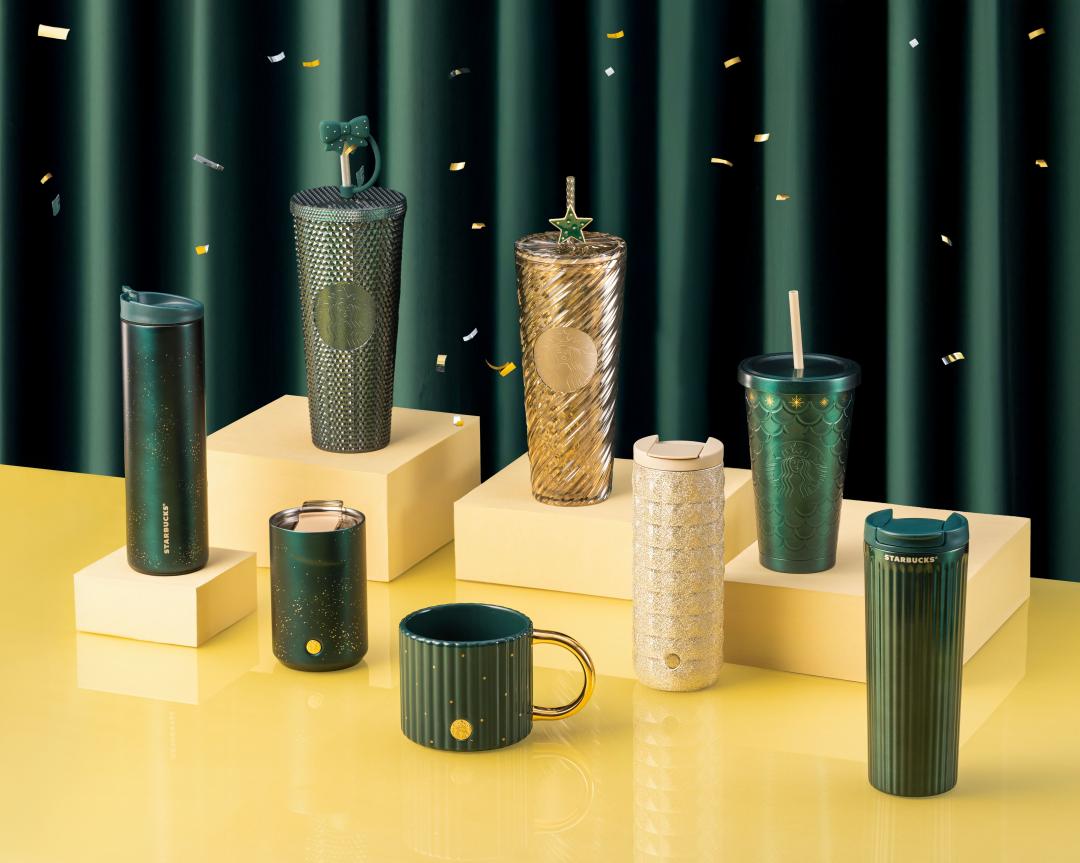 「金綠品牌色系列」以高雅金色與品牌代表的綠色交織,綠色天鵝絨面料結合金色細節,呈現節慶質感。(圖/品