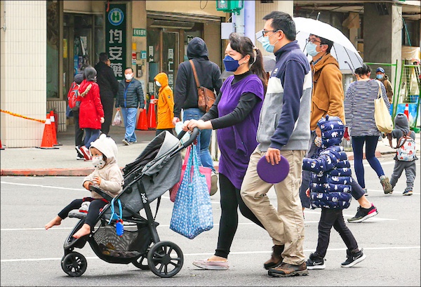 新手父母育嬰留職停薪津貼增至7個月,明年有望實現。(中央社資料照)