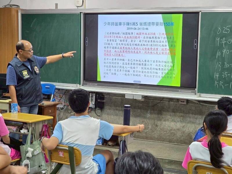 高市少年隊積極走入校宣導,提暑假打工陷阱多,高薪免經驗成詐團誘餌。(高市少年隊提供)