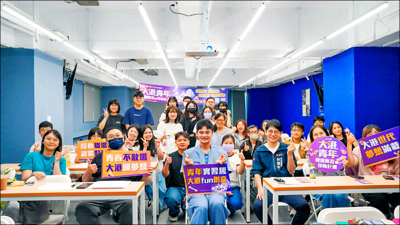 高雄市青年局「大港青年職場實習及接軌計畫」,今年首度開辦四堂實作主題課程。(高市青年局提供)
